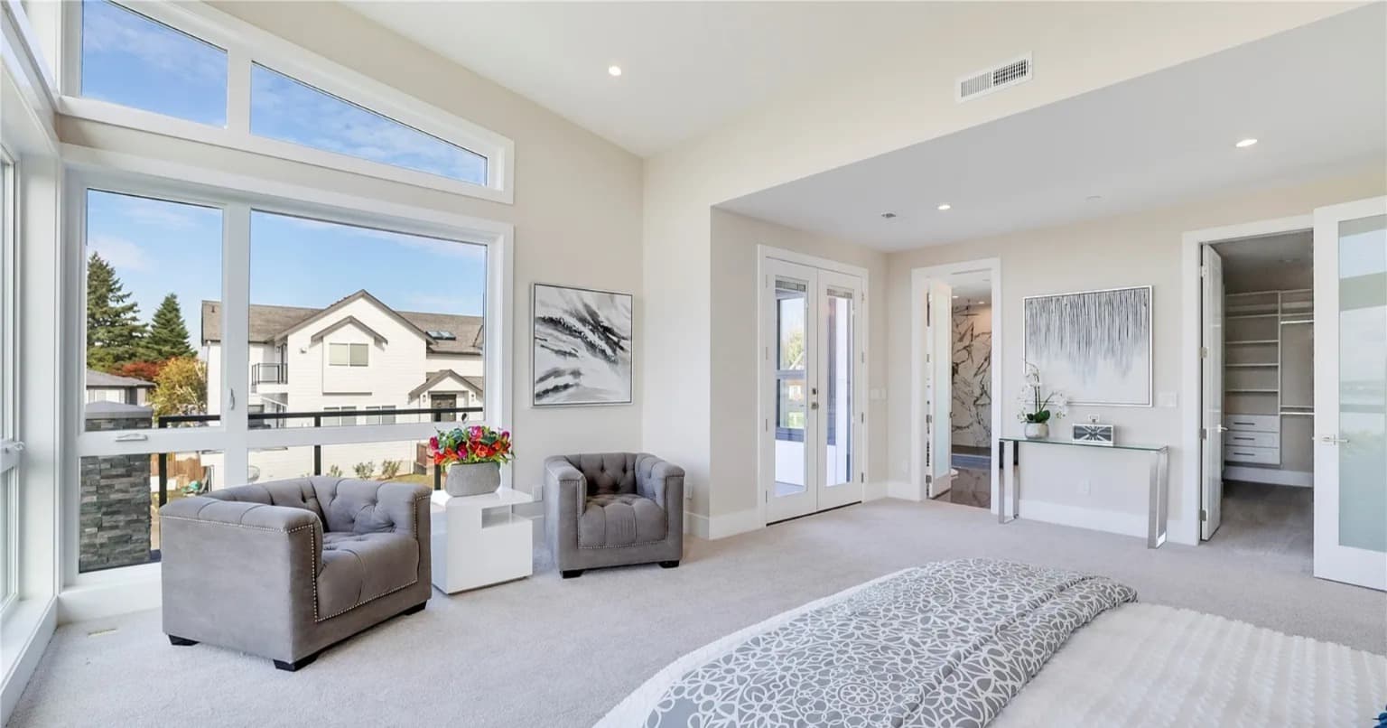 Primary suite with seating and views